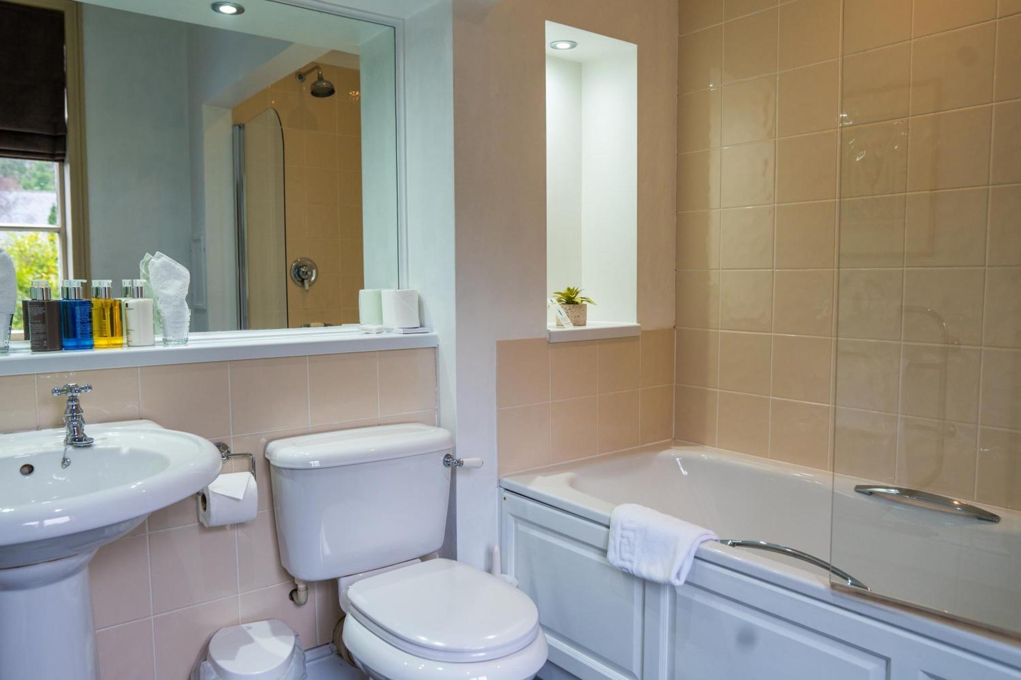 The Lake Country House Hotel & Spa Llangammarch Wells Dış mekan fotoğraf